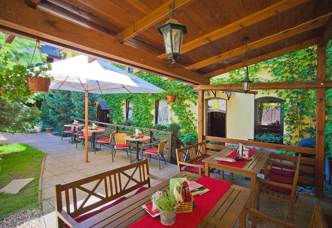 Penzion Atrium เปรเชา ภายนอก รูปภาพ